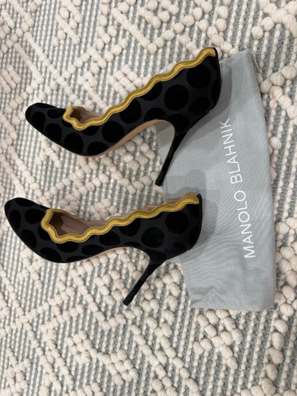 Manolo Blahnik Putrosa 105 Black Polka Dot Fabric Pumps Gold Trim 37 with Box